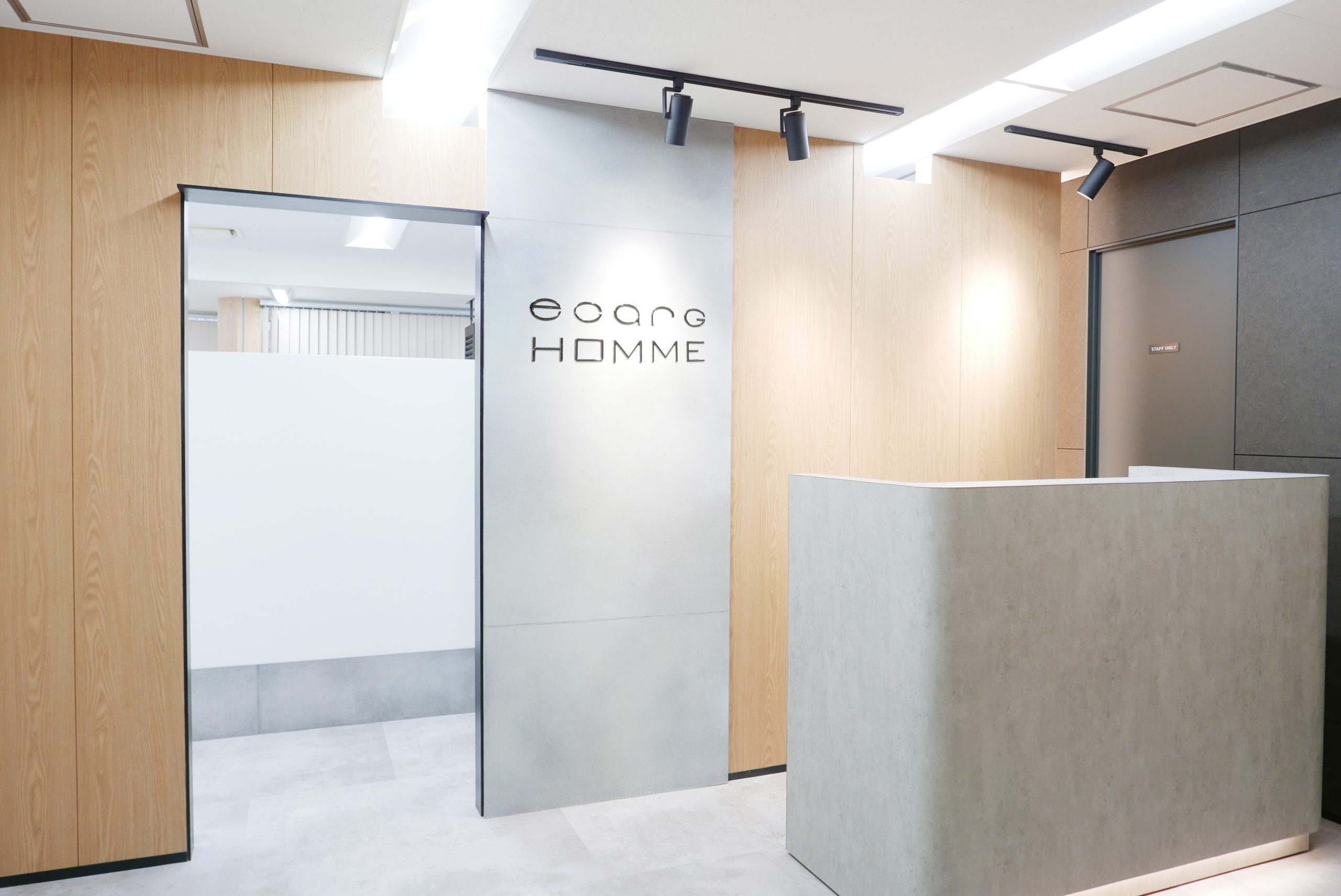 エサージュオム新宿店